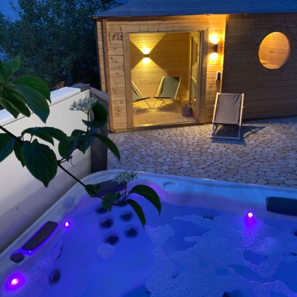 Whirlpool und Sauna
