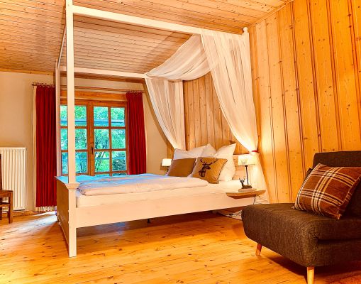 Großes Schlafzimmer Waxenstein mit Schlafsessel und Möglichkeit für zusätzliches Beistellbett